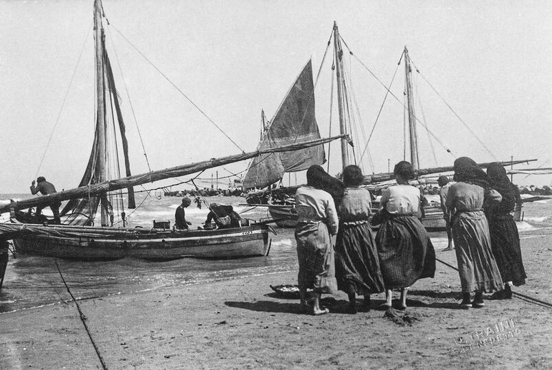 Rientro delle paranze in una foto del 1923. Arch. Francesco Feola