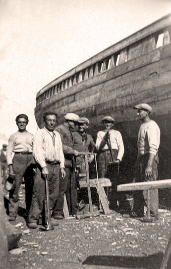 I maestri d'ascia del cantiere Bruni di San Vito Chietino in una foto anni ’30. Arch. Francesco Feola