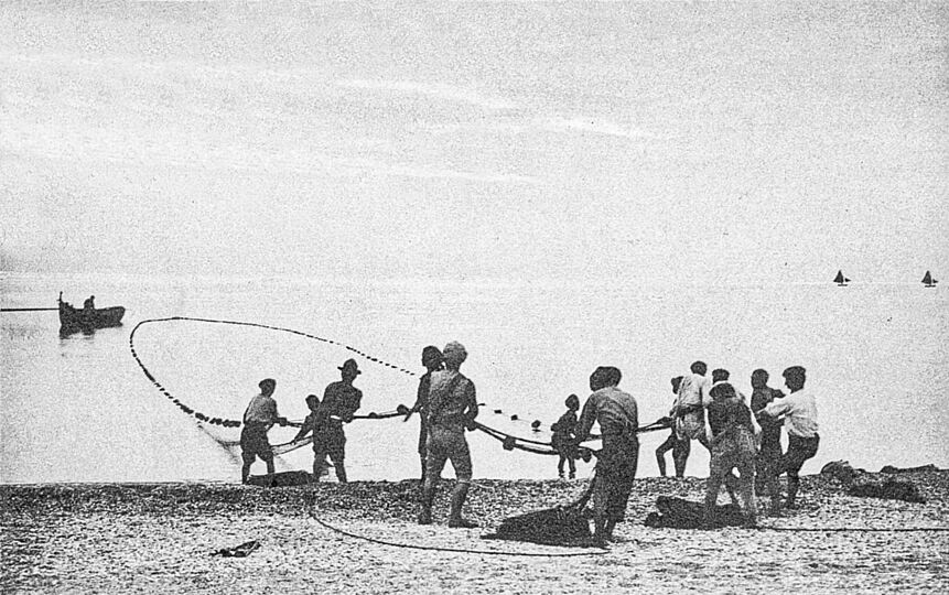 Pesca con la sciabica in una cartolina di Castellammare Adriatico del 1921. Arch. CARSA Edizioni